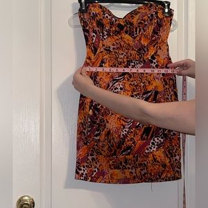 Cute bodycon mini dress! Zipper in back! 5/6 but fits like a SMALL